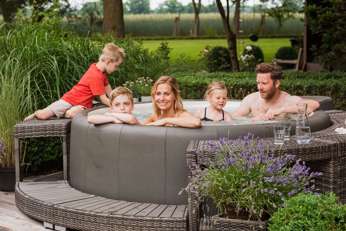 whirlpool outdoor für familie
